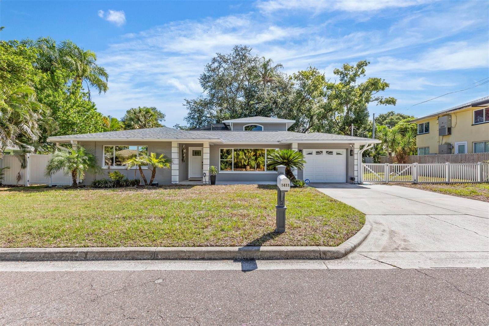 1411 Sunset Dr — photo
