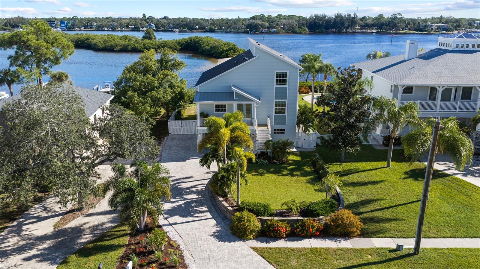 1512 Riverside Dr — photo