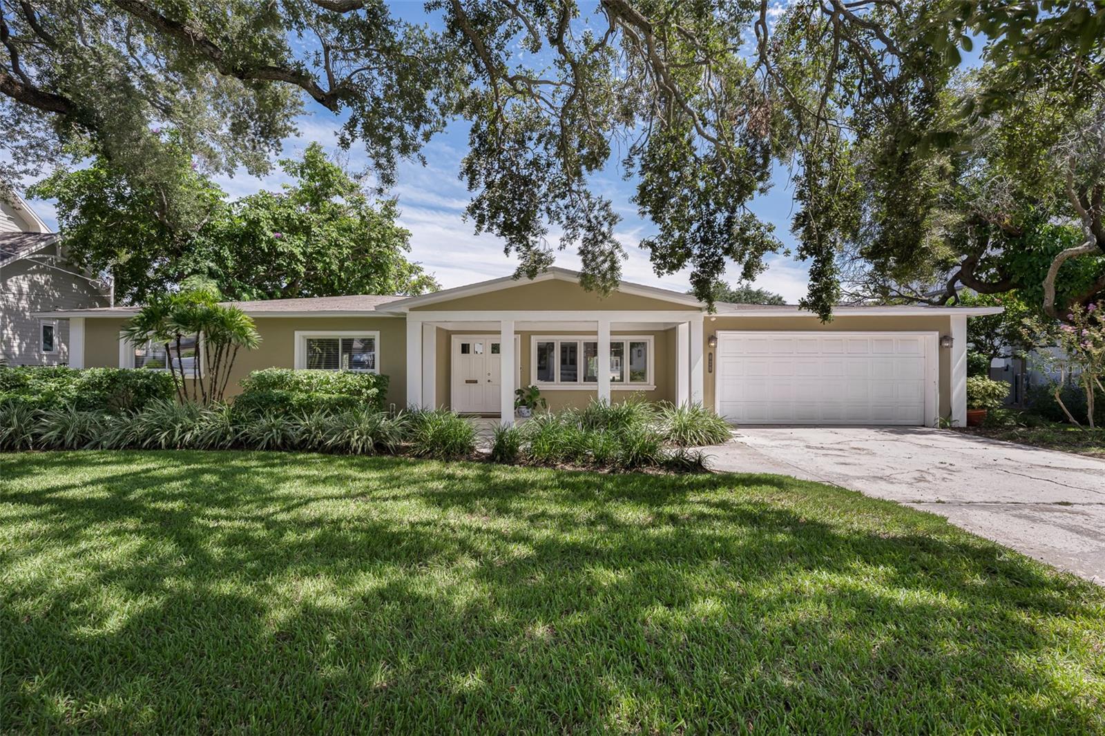 628 Riviera Dr — photo