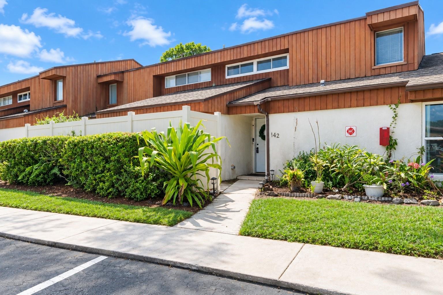 2076 Sunset Point Rd #142 — photo