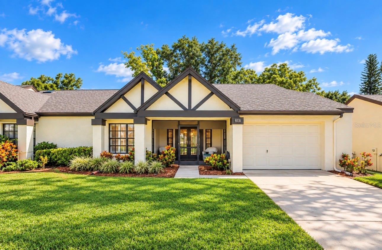 913 Sutton Pl — photo