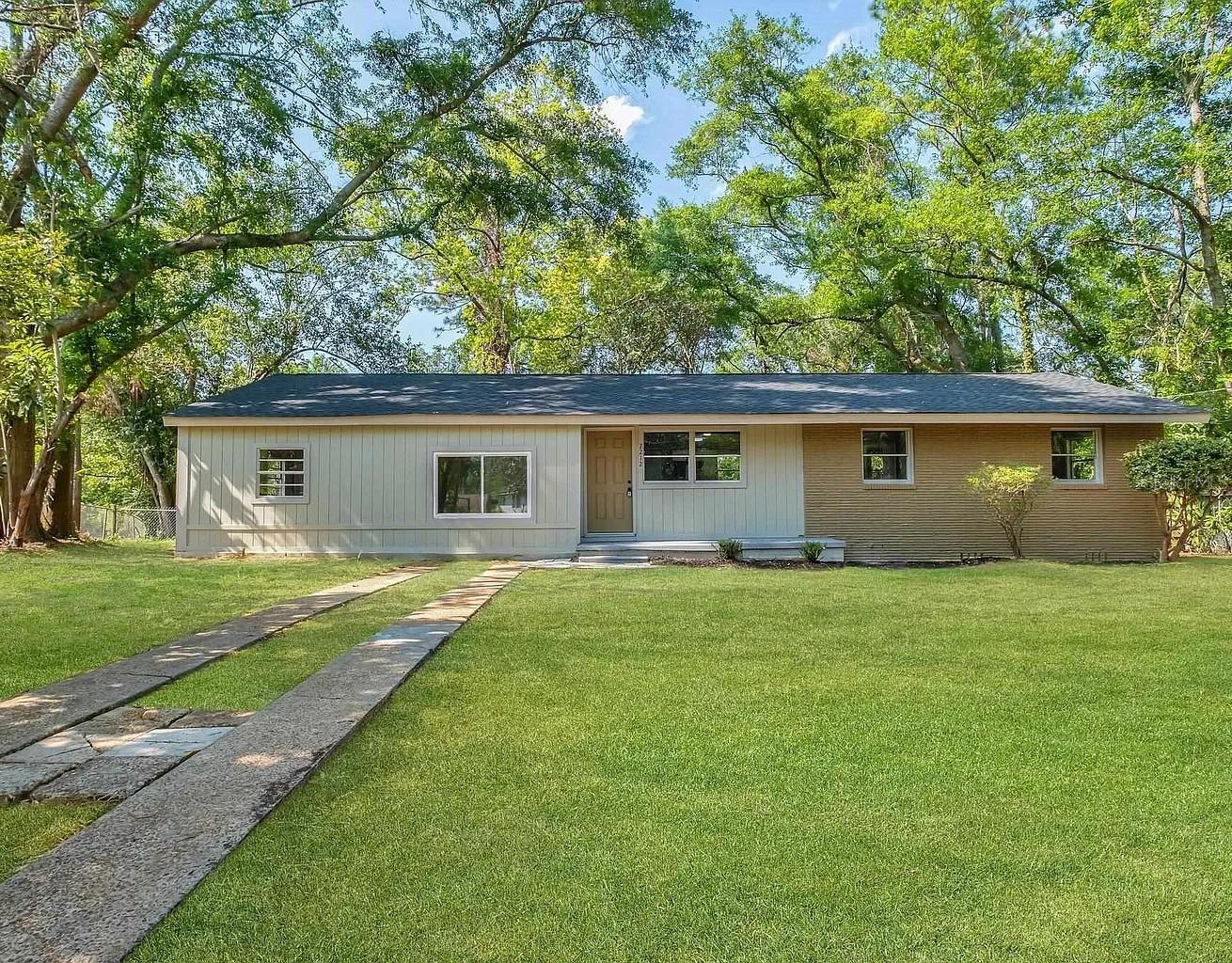 2212 Berkshire Dr — photo
