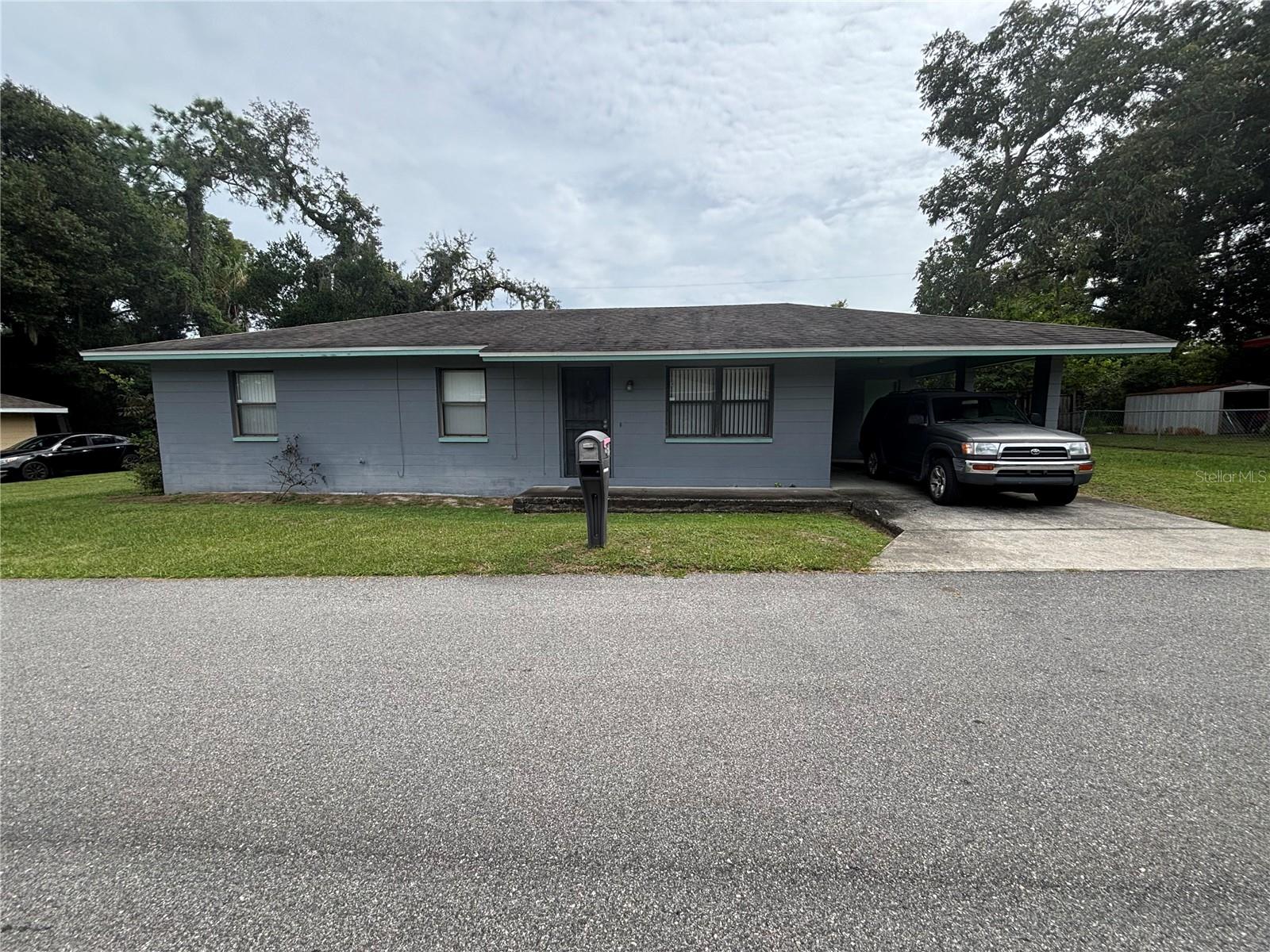 1615 Blossom Cir E — photo