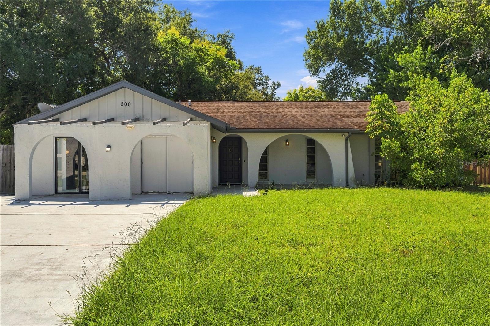 200 Twin Lake Dr — photo