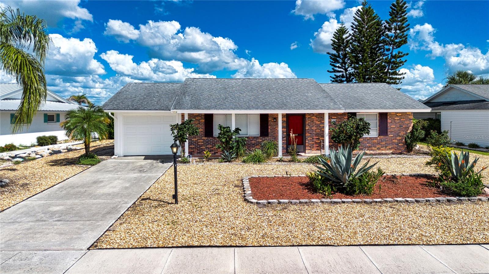 1507 N Lake Dr — photo