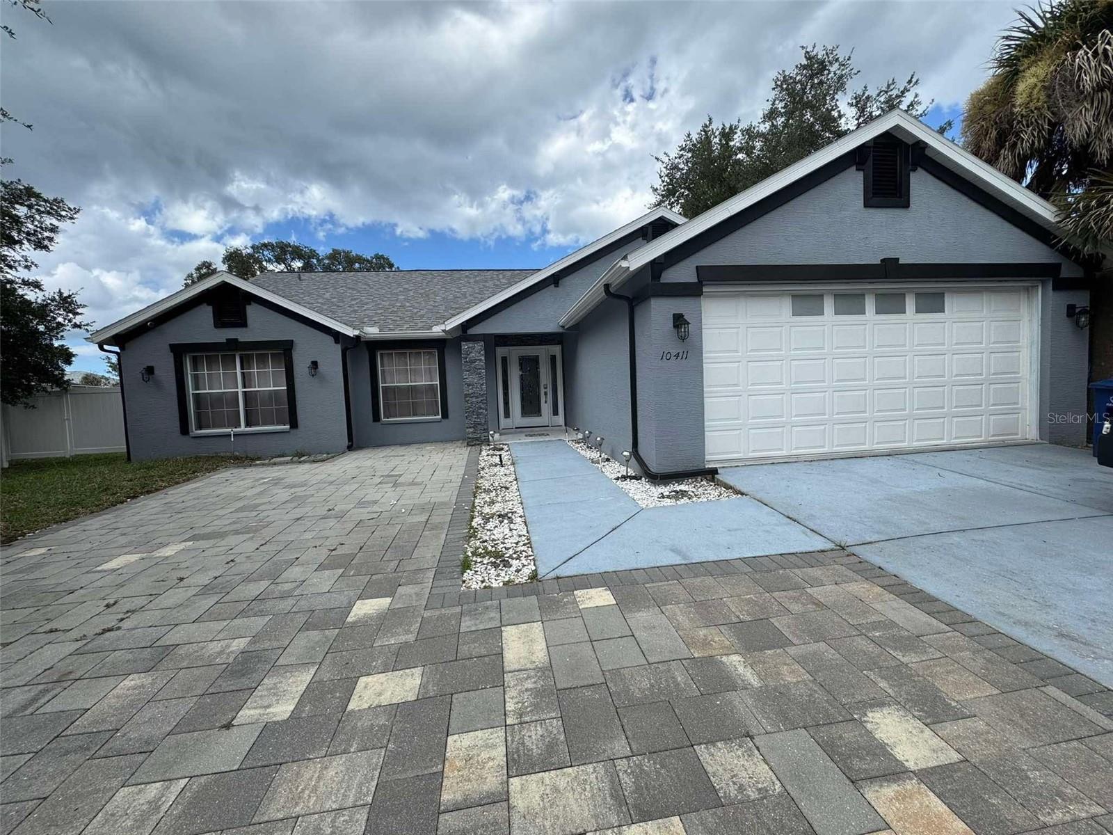 10411 Rainbow Oaks Dr — photo