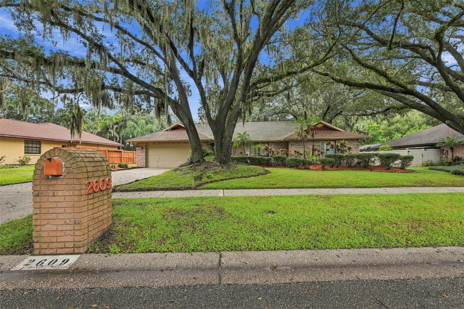 2609 Manor Oak Dr — photo