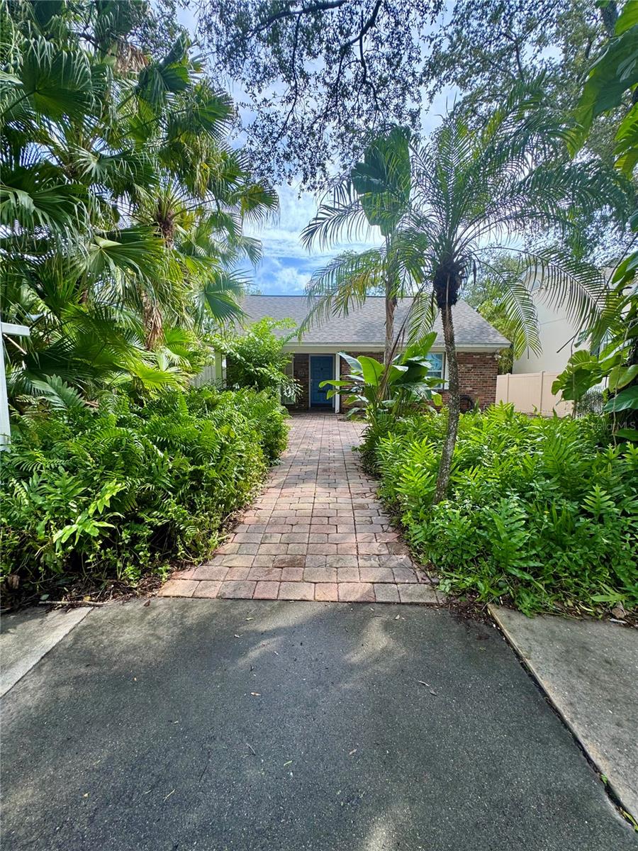 207 W Davis Blvd — photo