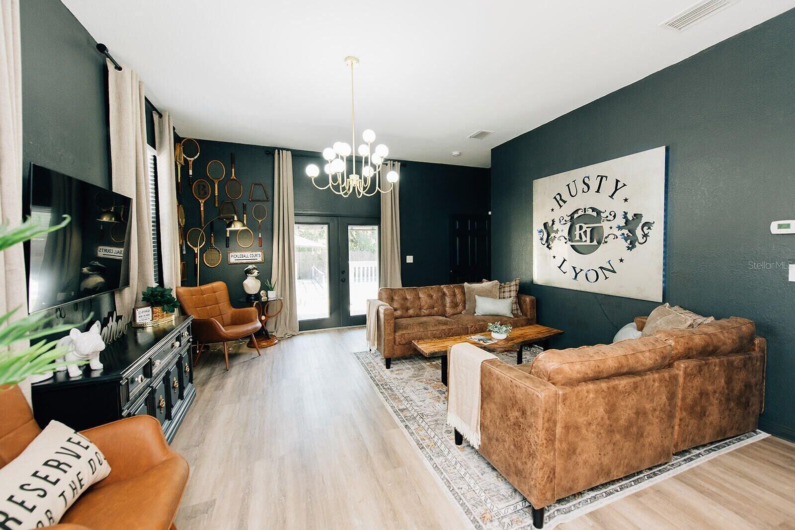 2705 N Oakdale Ave — photo