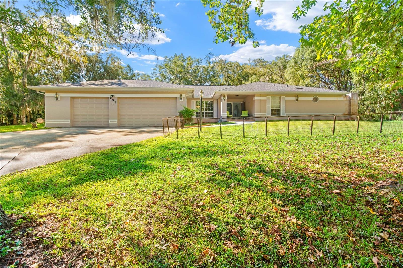 201 Sunset Dr — photo