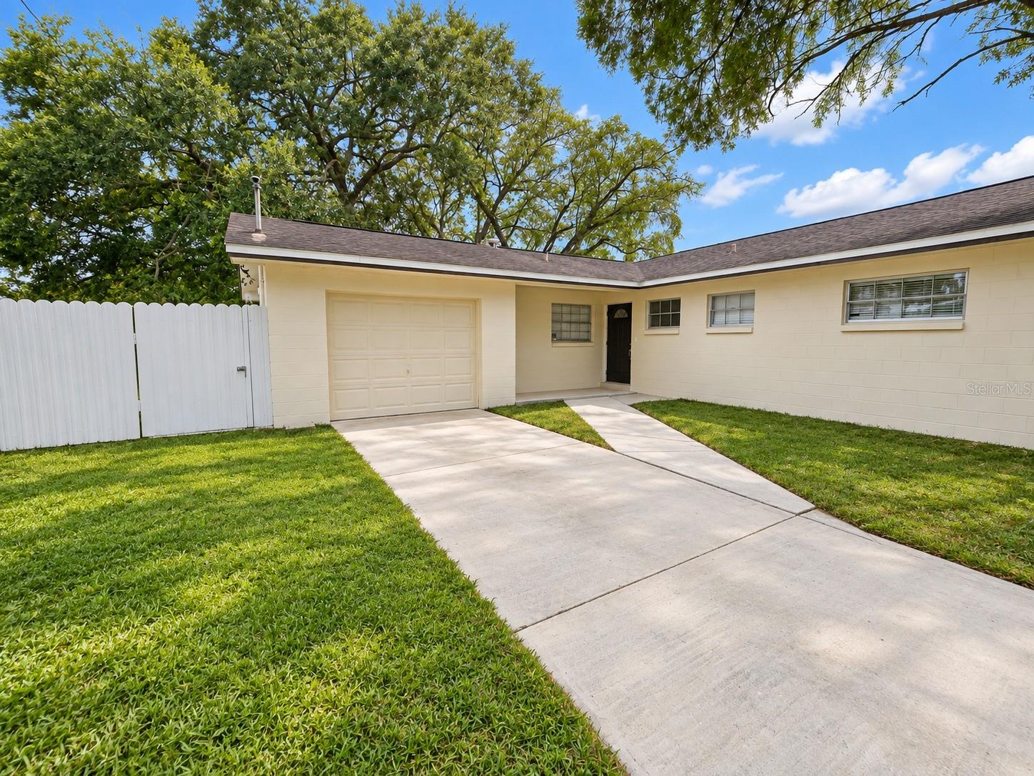 4437 Dolphin Dr — photo