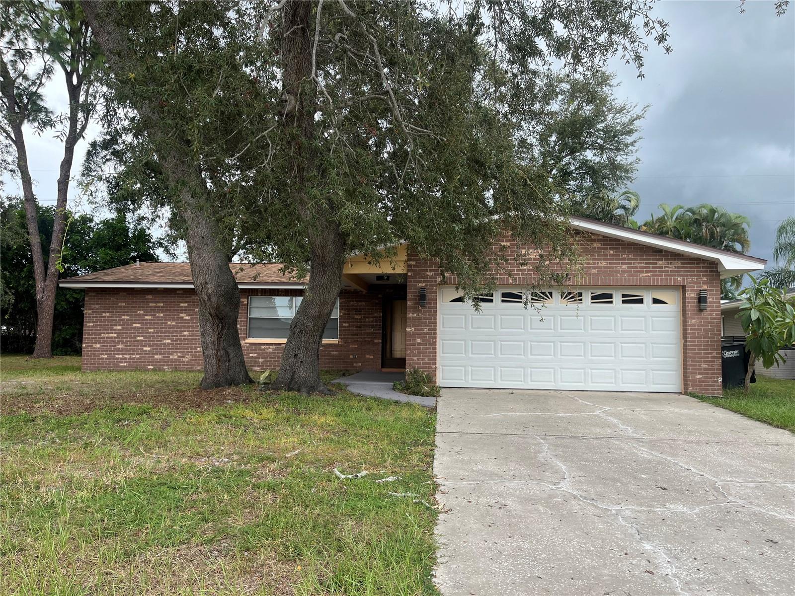 2080 Sun Tree Cir N — photo