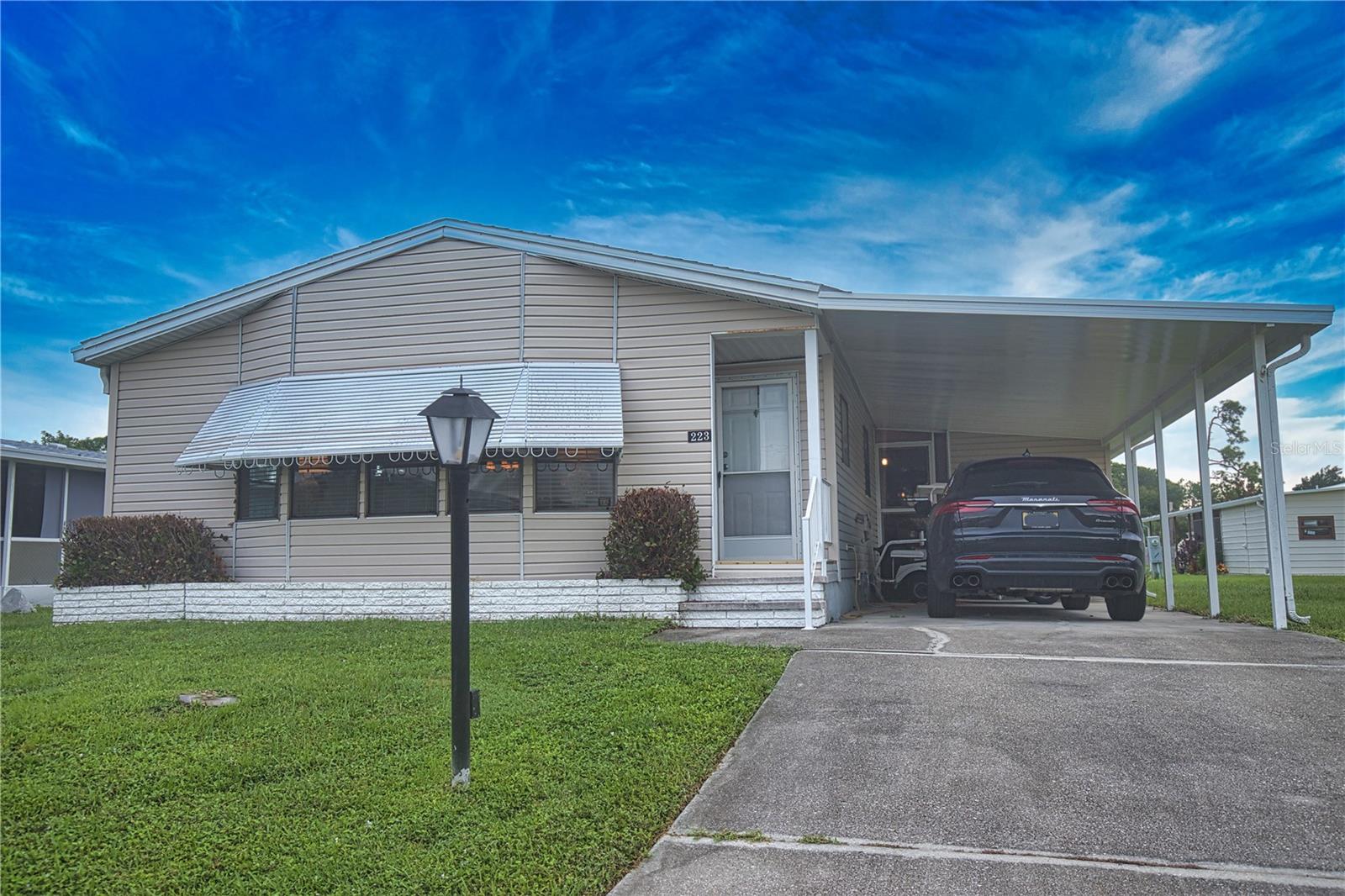 223 Hibisco Dr — photo