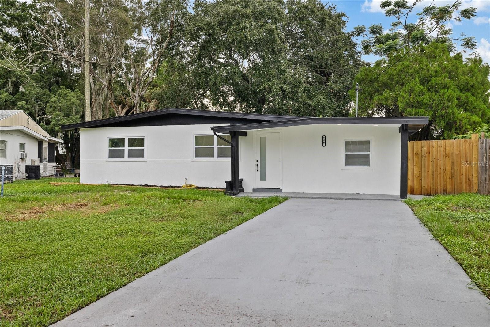 7361 Royal Palm Dr — photo