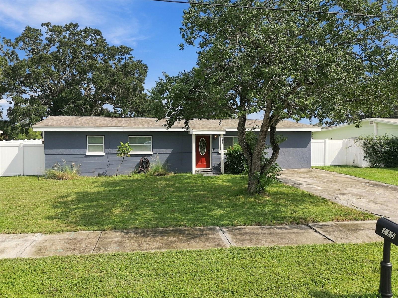 335 Country Club Dr — photo