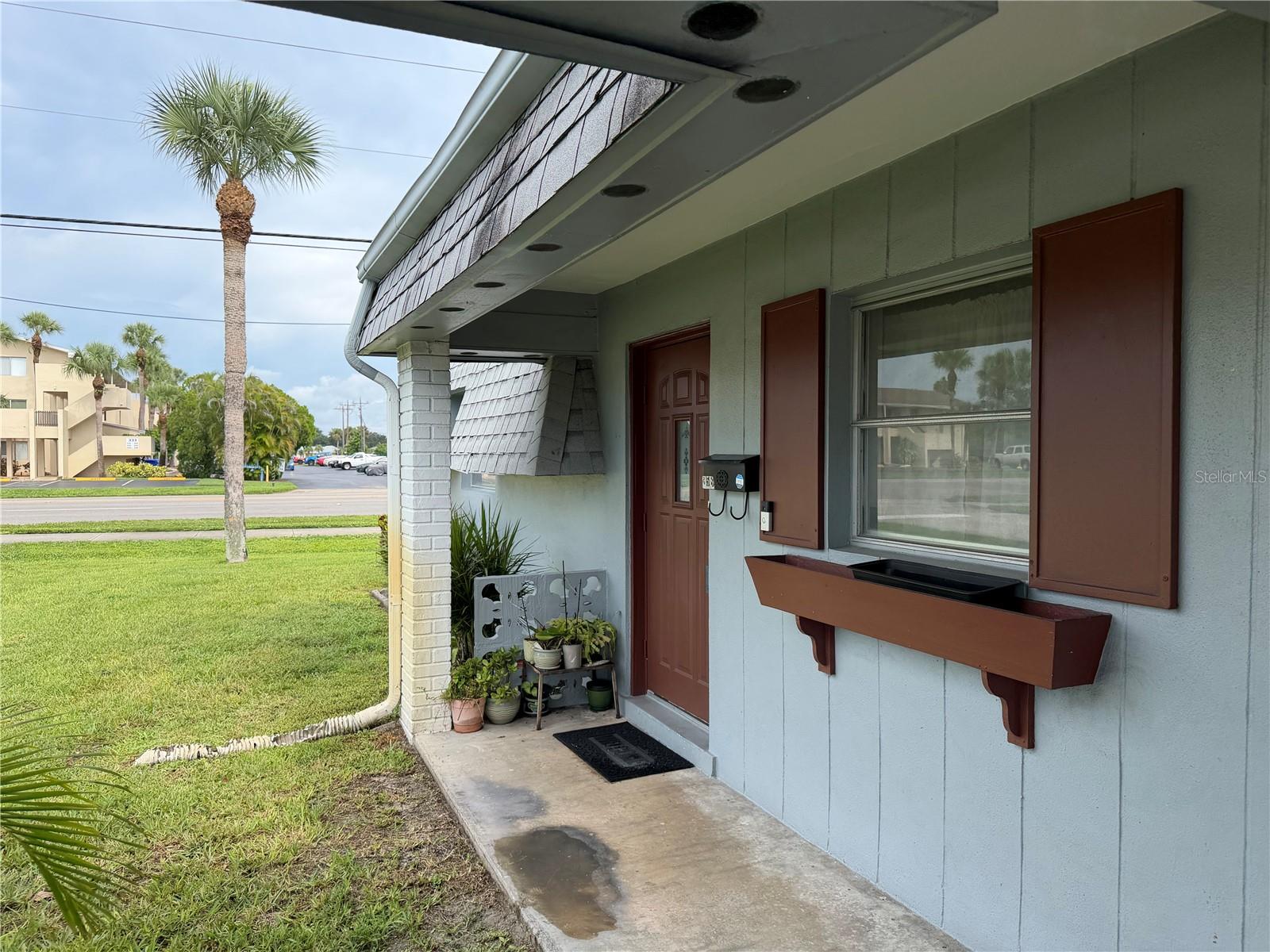 358 Easton Ct — photo