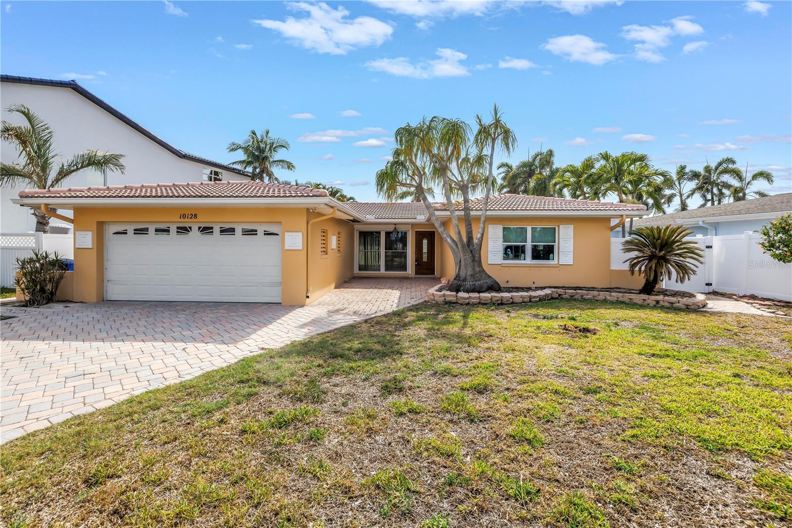 10128 Yacht Club Dr — photo