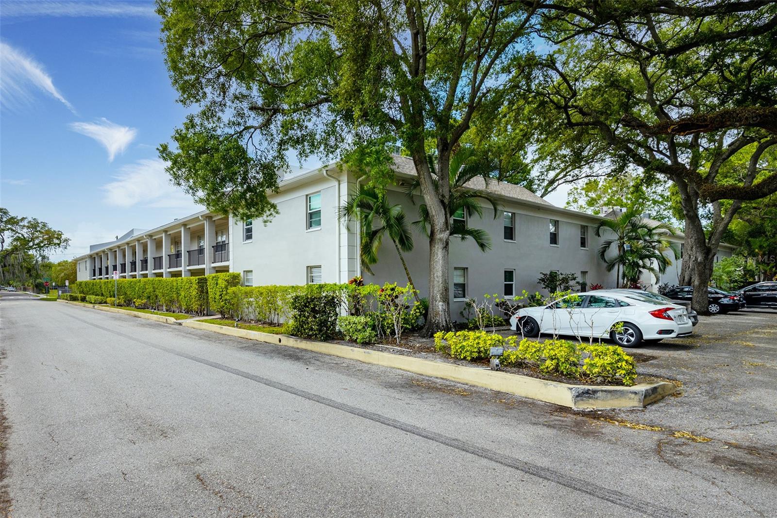 5221 Bayshore Blvd #26 — photo