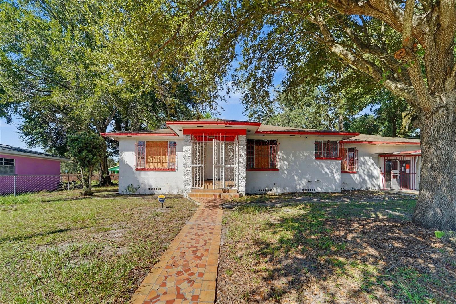 504 E Emily St — photo