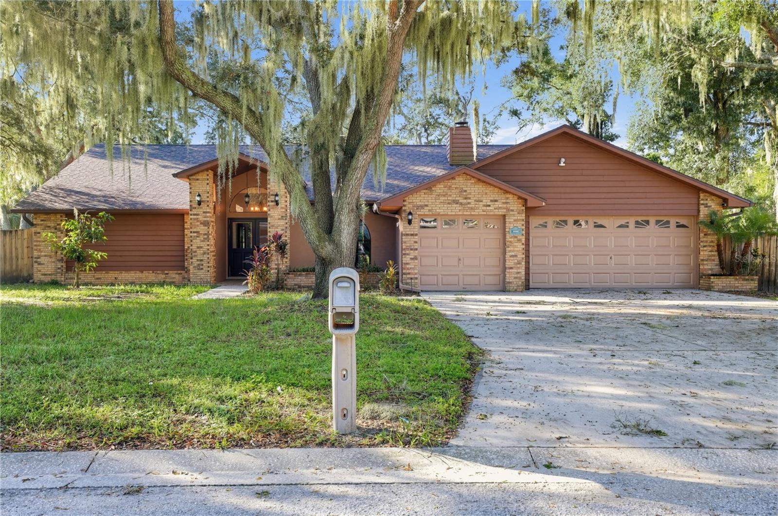 1005 Hollyberry Ct — photo