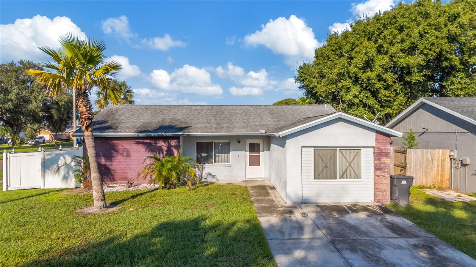 1002 Pine Ridge Cir — photo