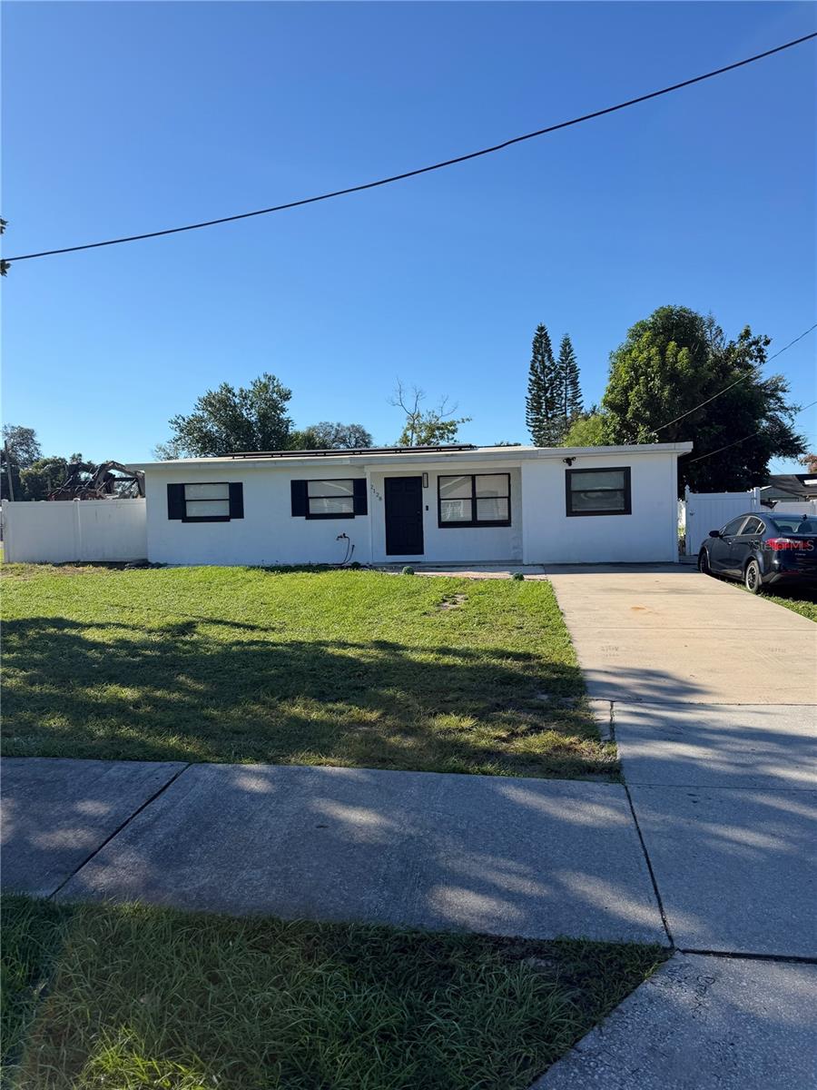 2128 W Perio St — photo