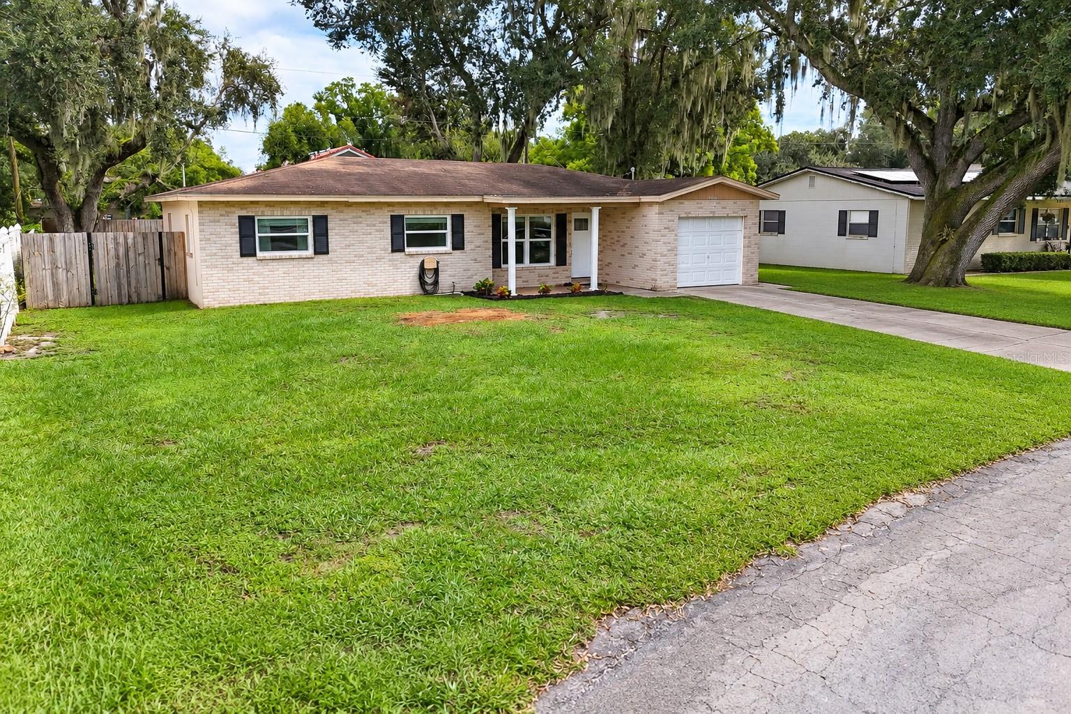 4414 Faye Cir E — photo