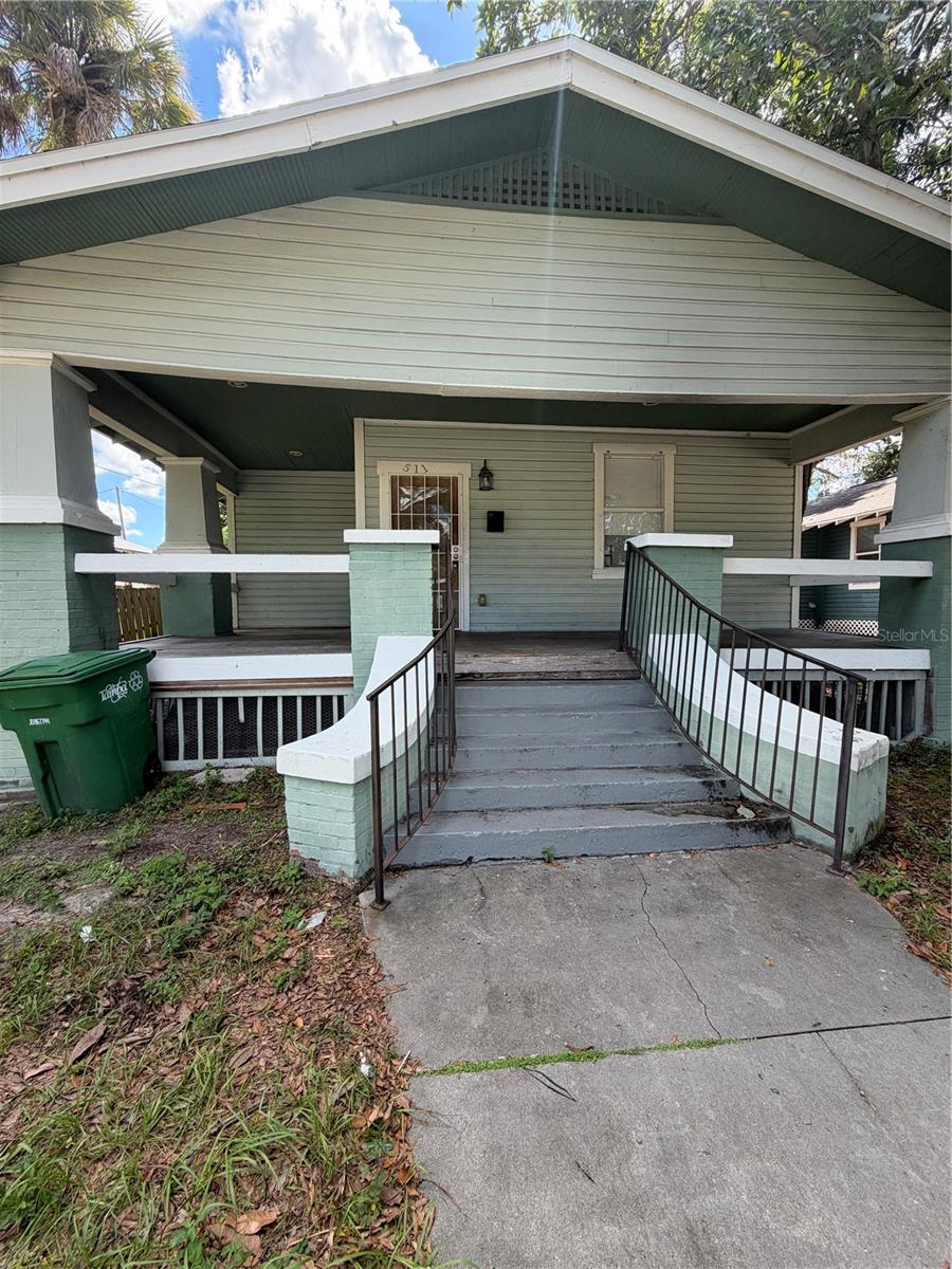 511 E Hugh St — photo