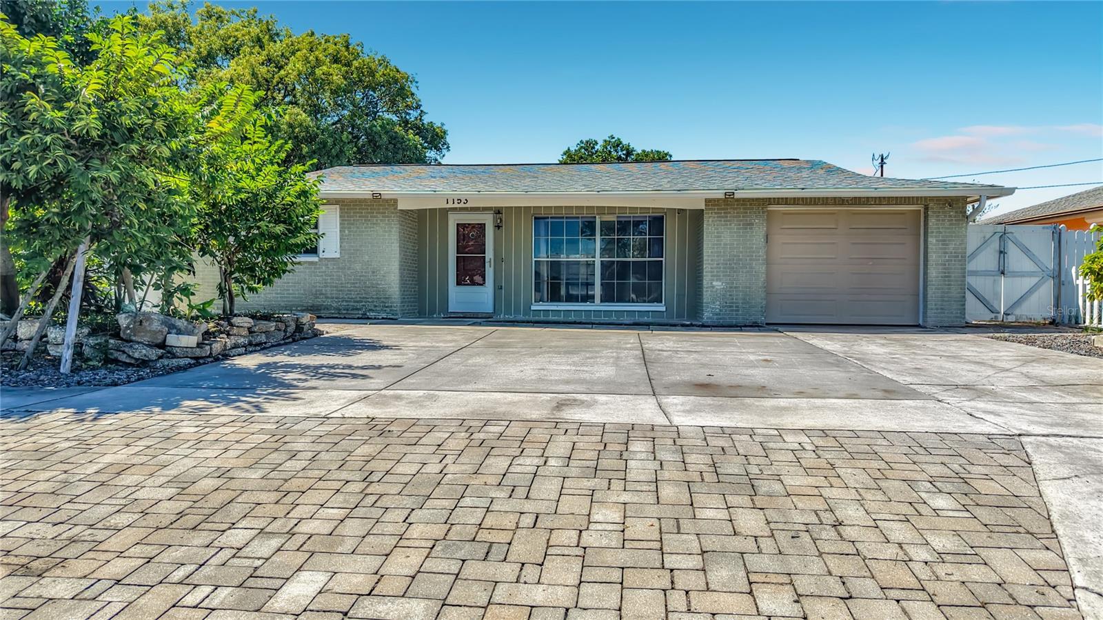 1153 Chancellor Dr — photo