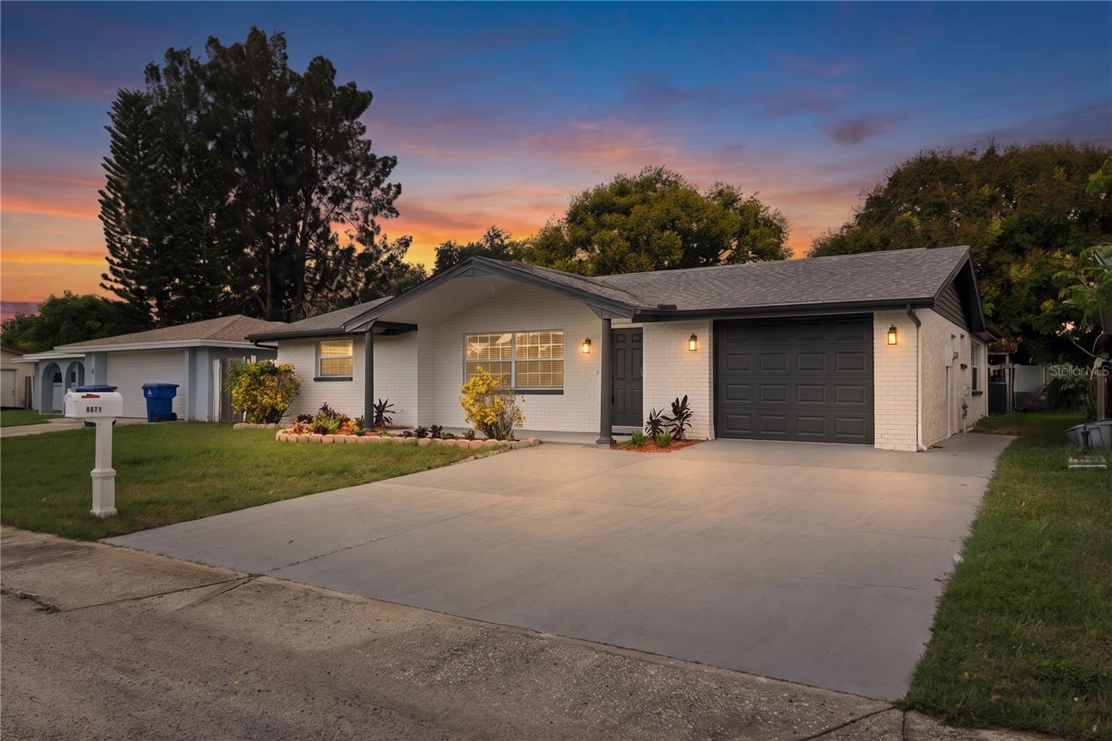 8811 Lido Ln — photo