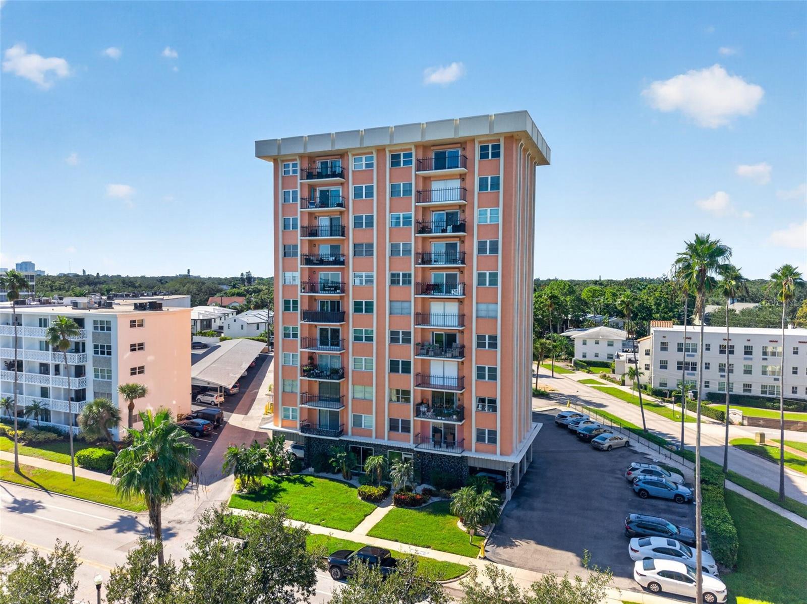 1120 N Shore Dr NE #502 — photo