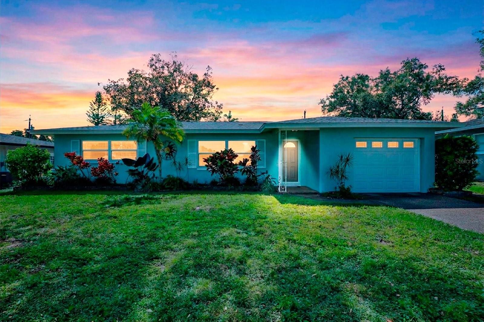 1669 Cambridge Dr — photo