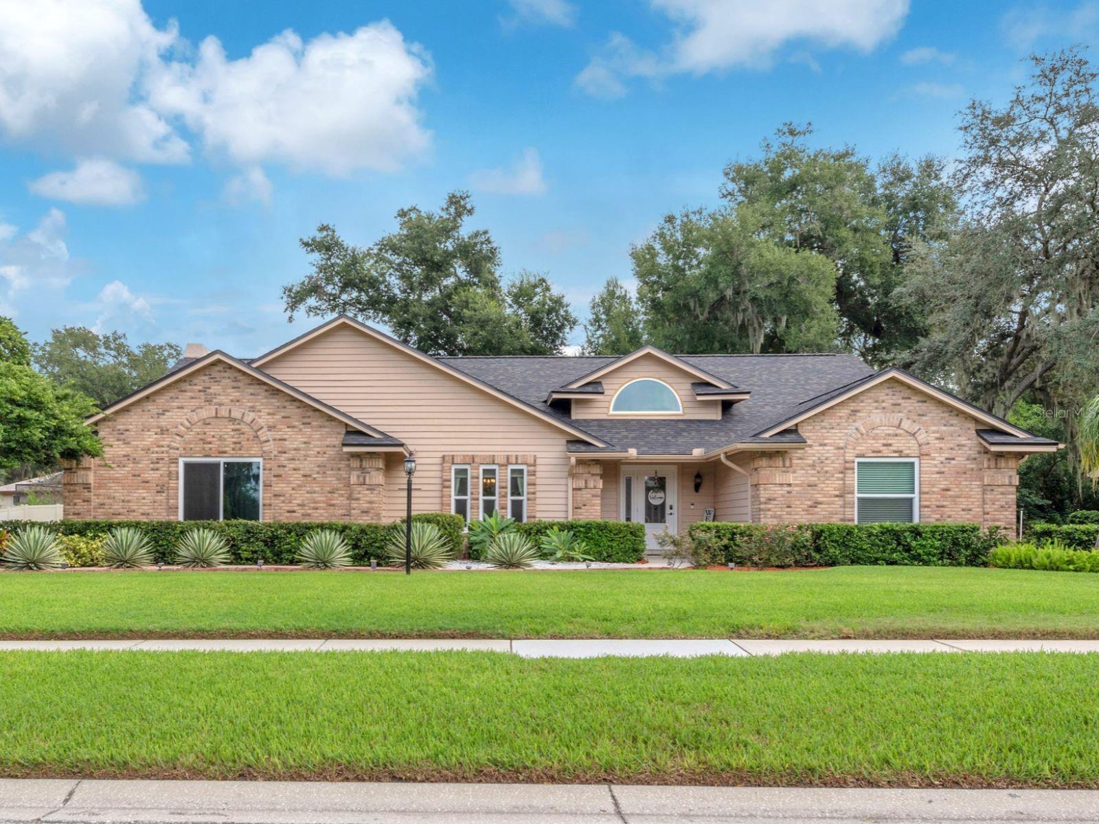 2421 Oak Landing Dr — photo