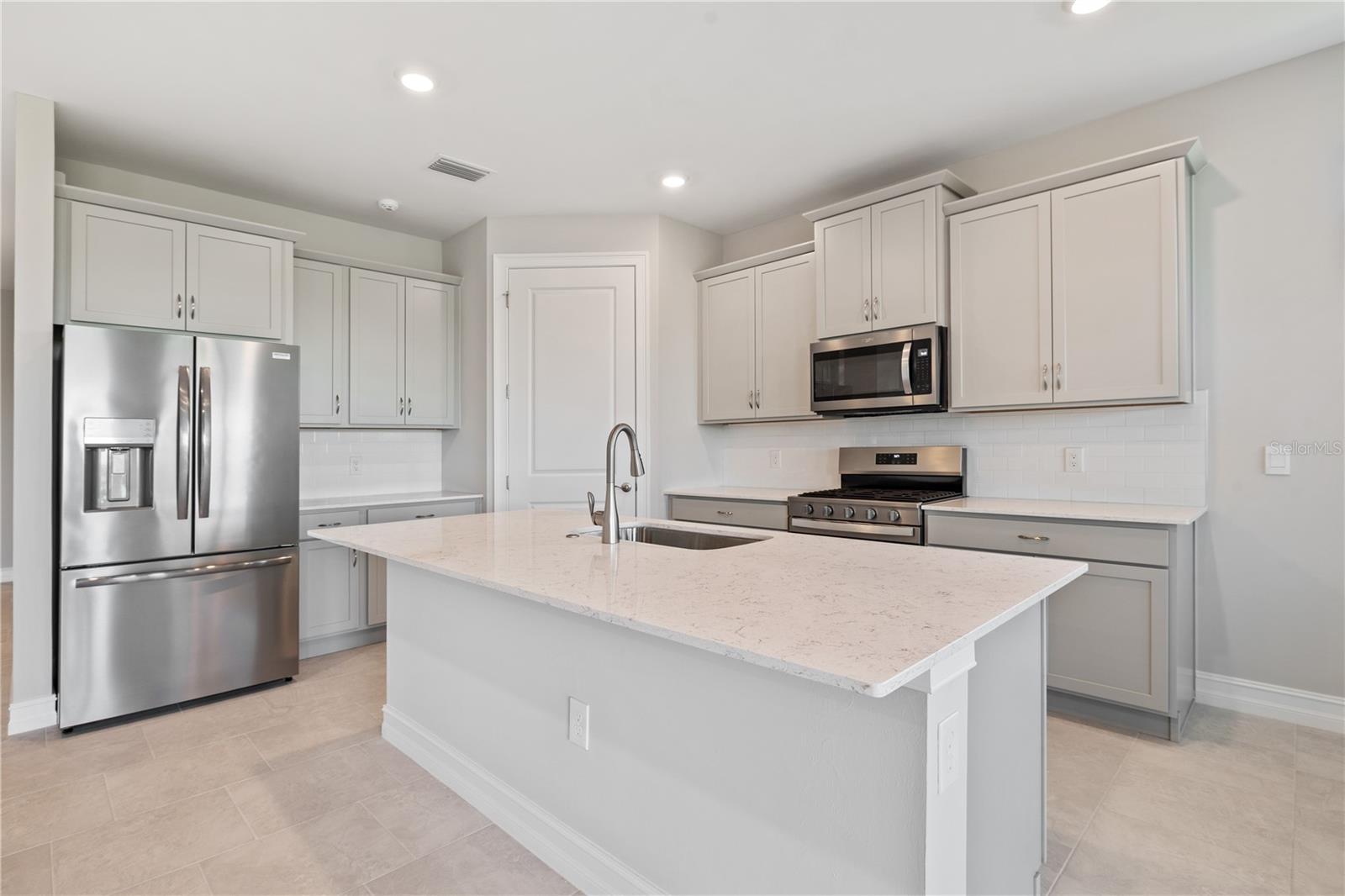 17740 Shade Tree Loop, Punta Gorda, FL 33982 — photo 2