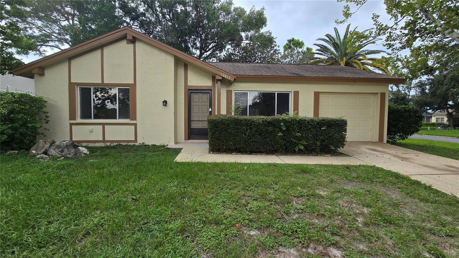 12817 Woodbine Dr — photo