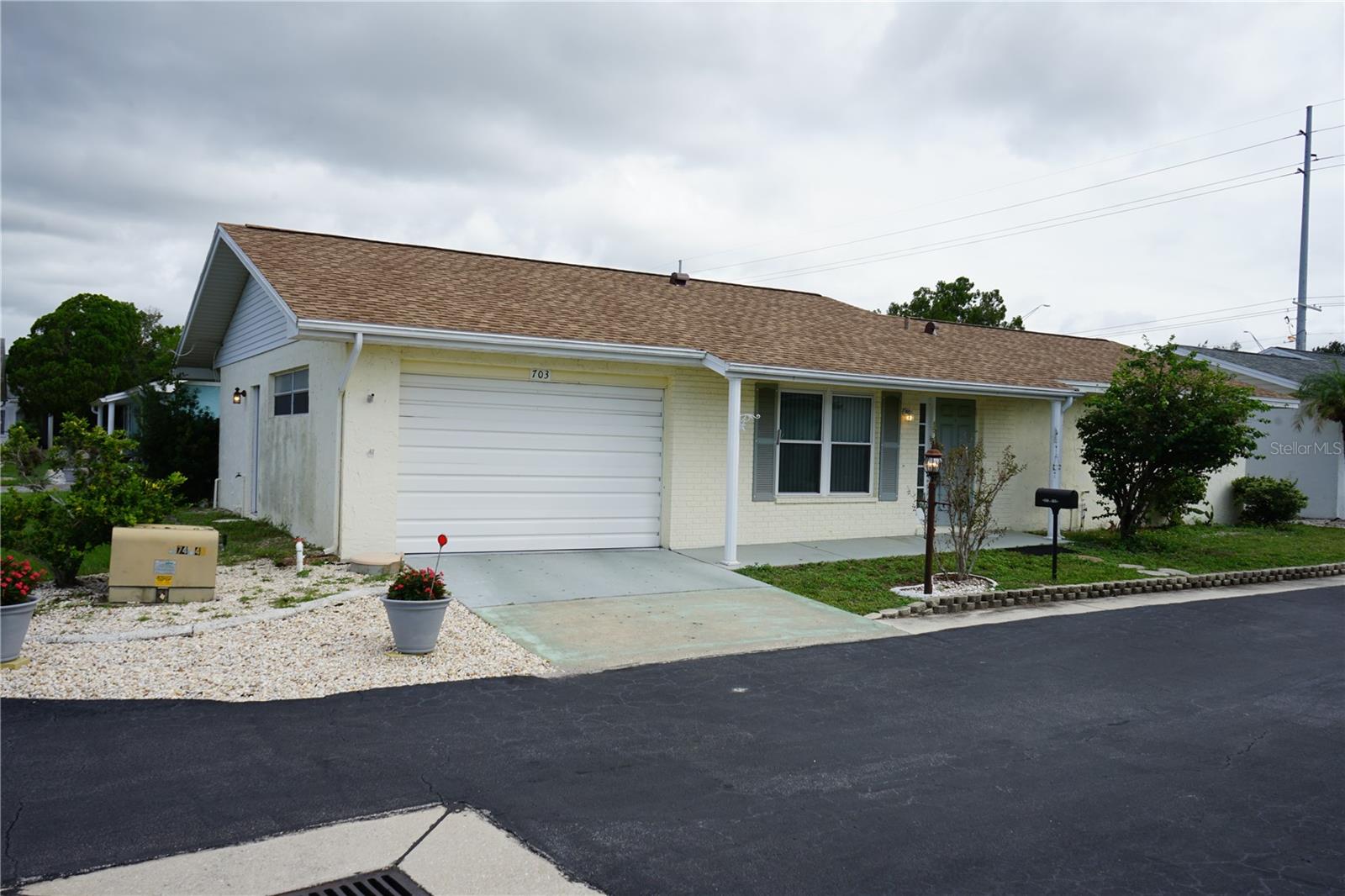 703 Huxley Pl — photo