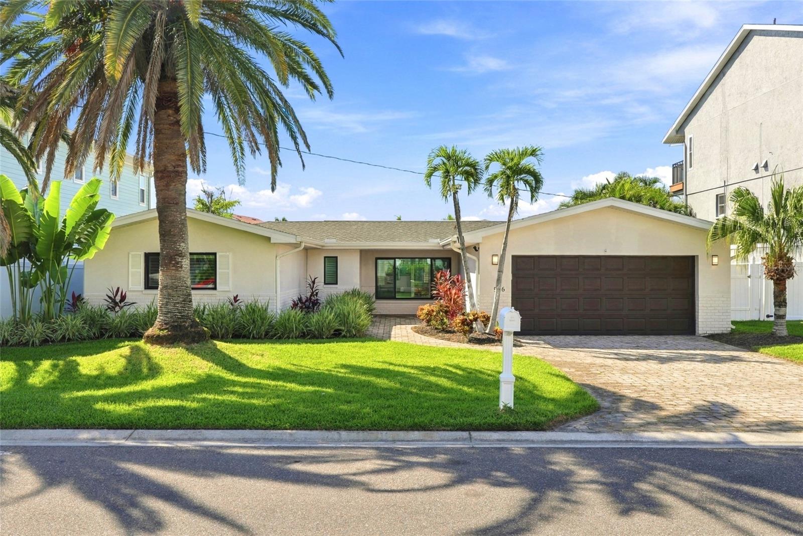 556 Johns Pass Ave — photo