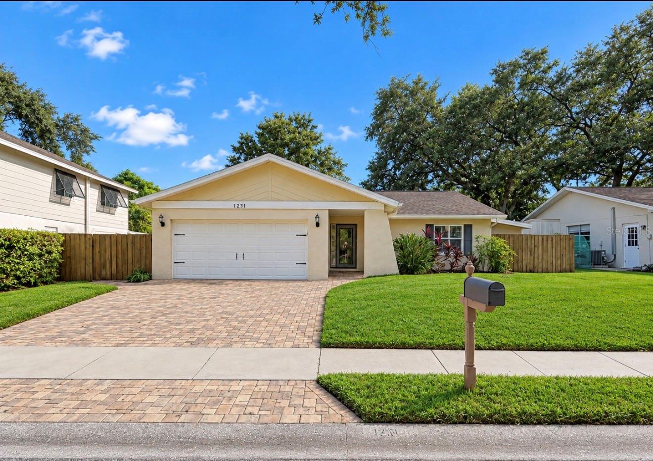 1231 Rosewood St — photo