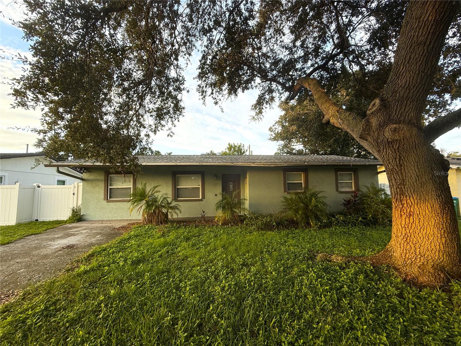 11083 Valencia Ave — photo