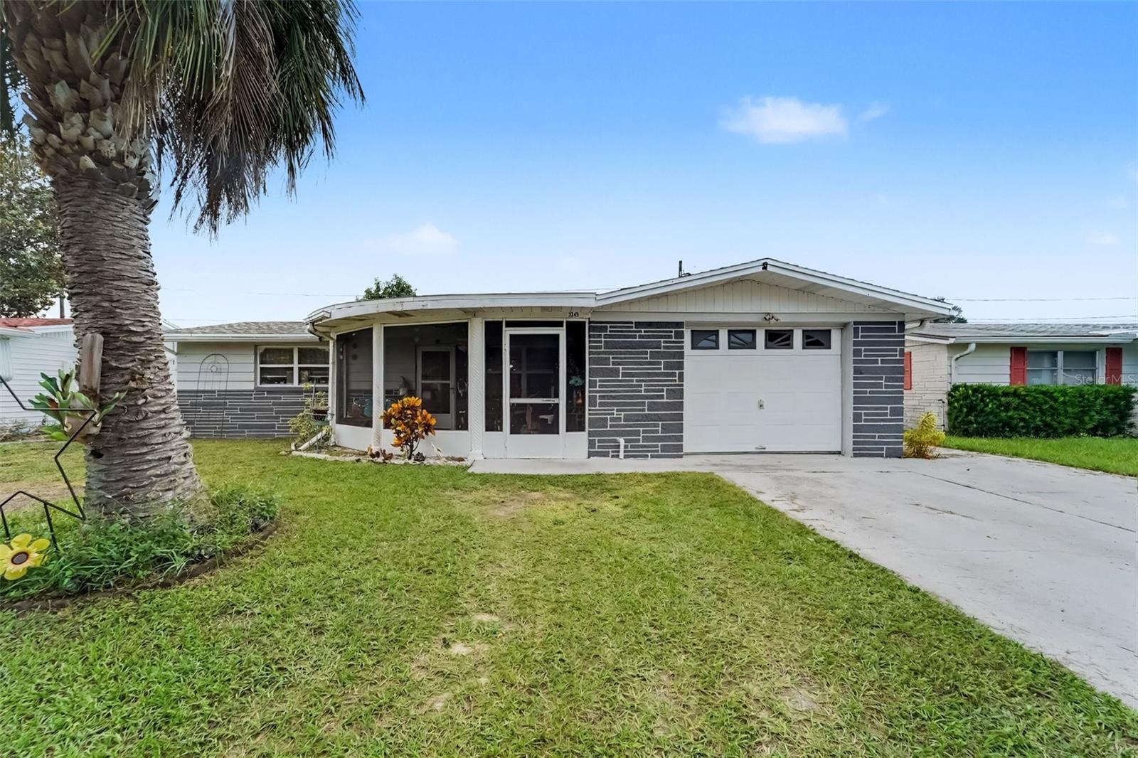 2049 Maureen Dr — photo