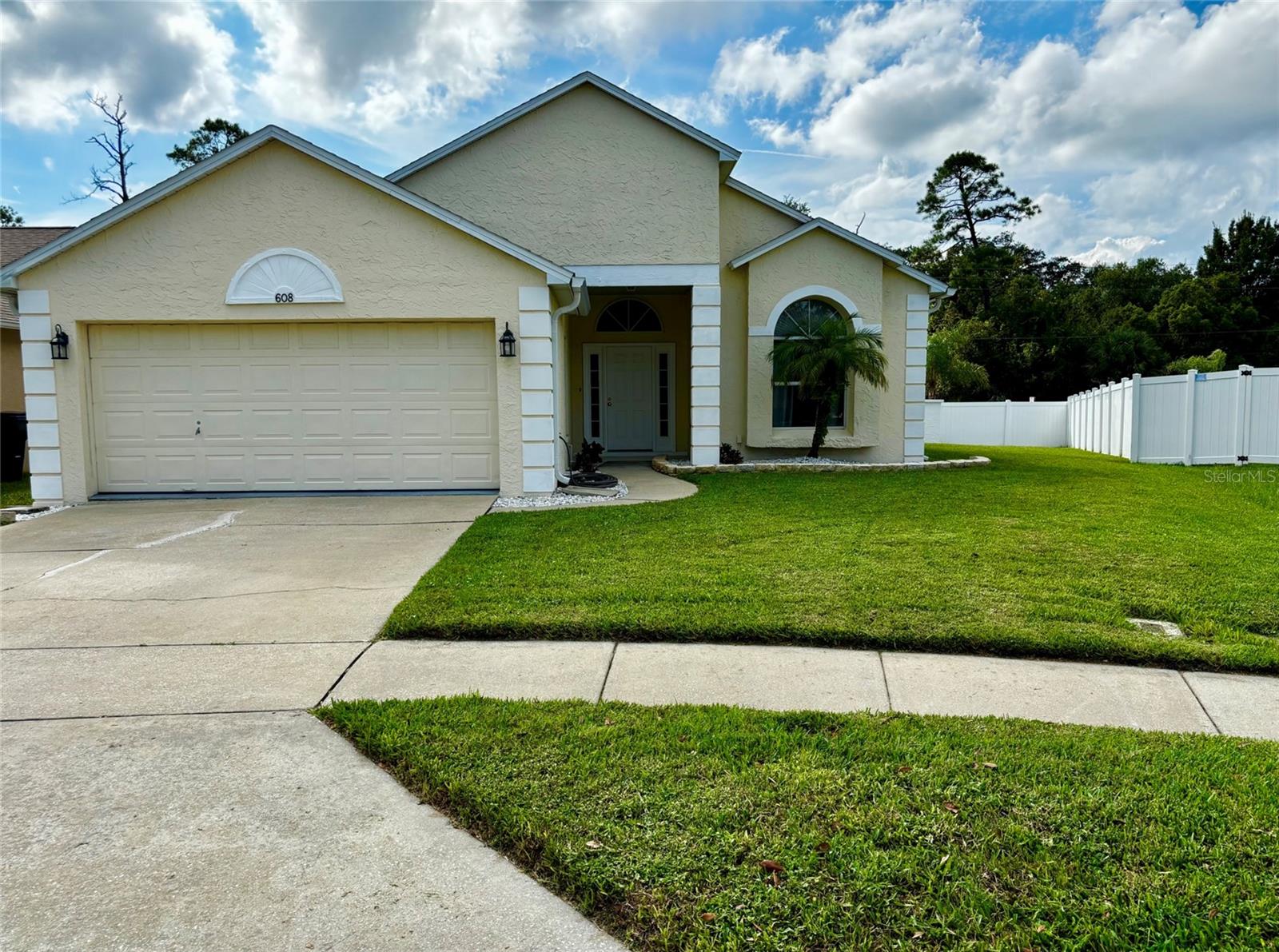 608 Turnstone Trce — photo