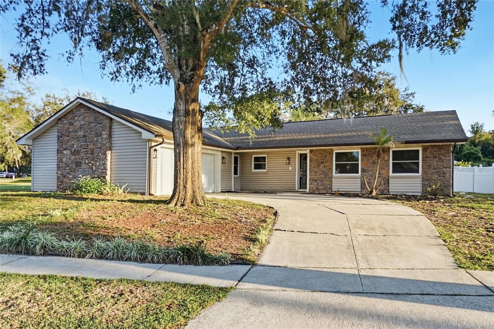 878 Benchwood Dr — photo