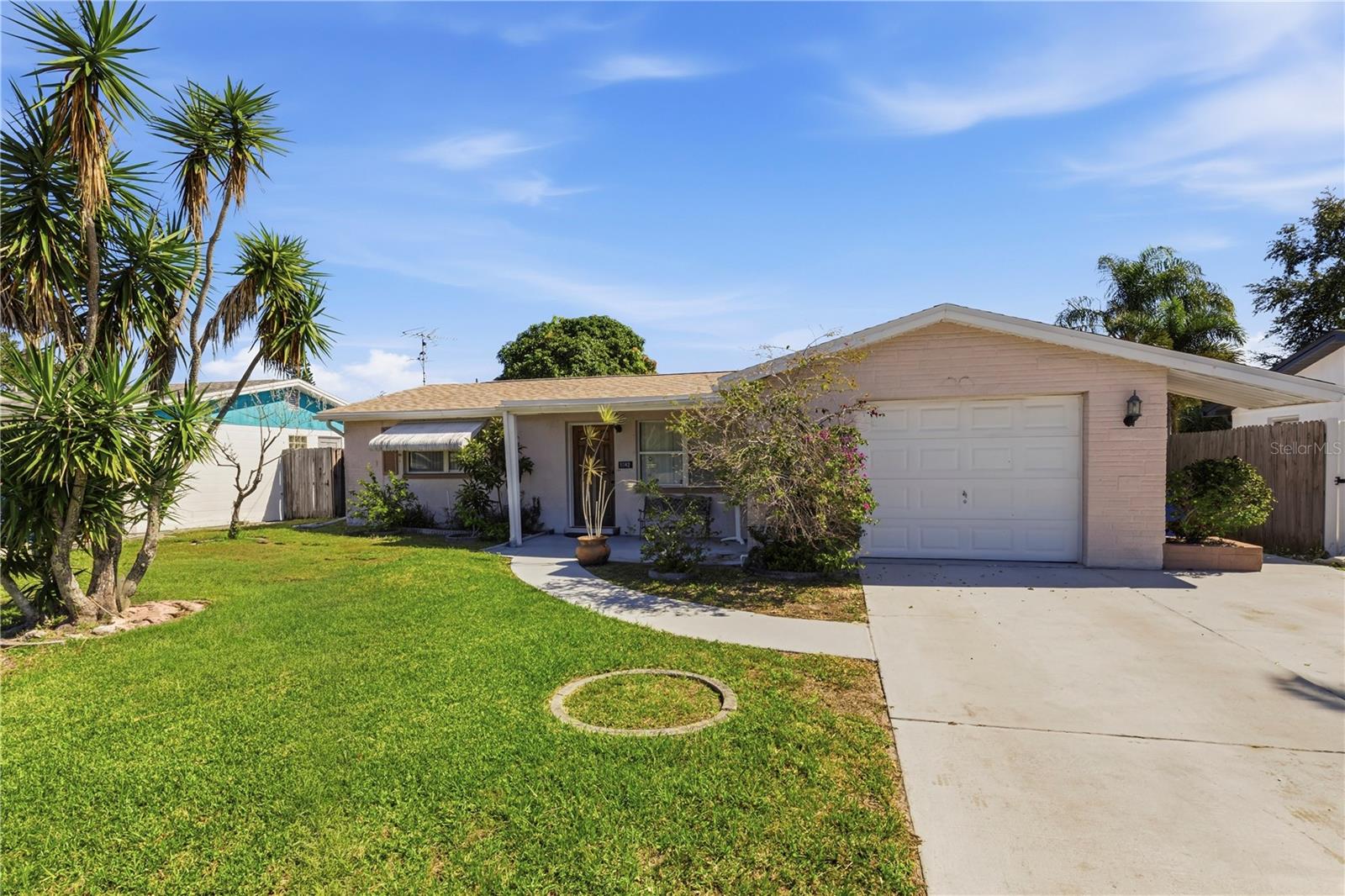 1042 Viking Dr — photo