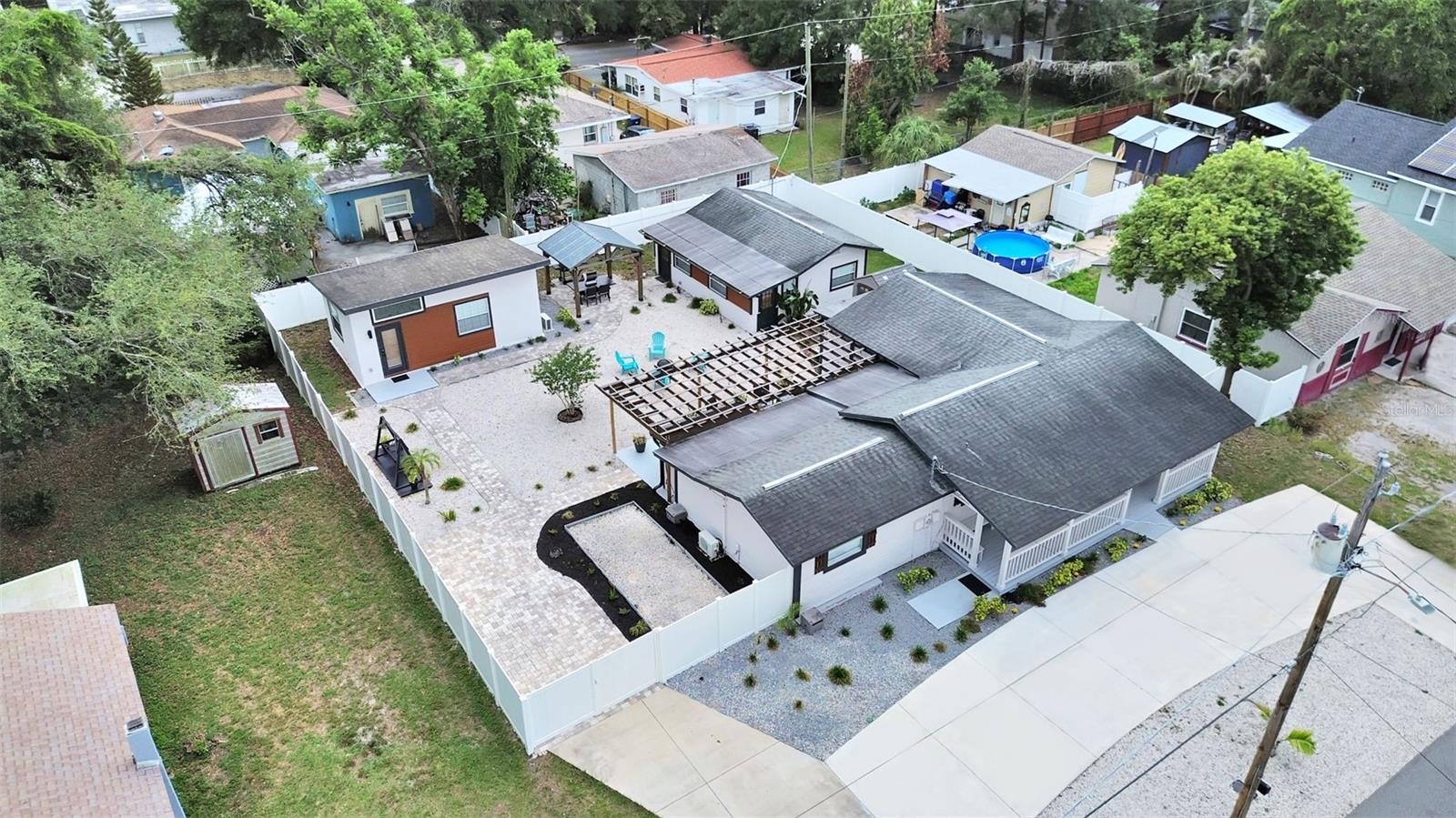 1215 E Curtis St — photo