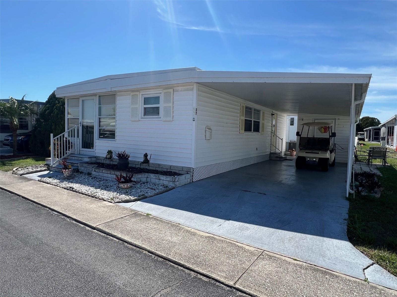 37 Pindo Palm St E — photo