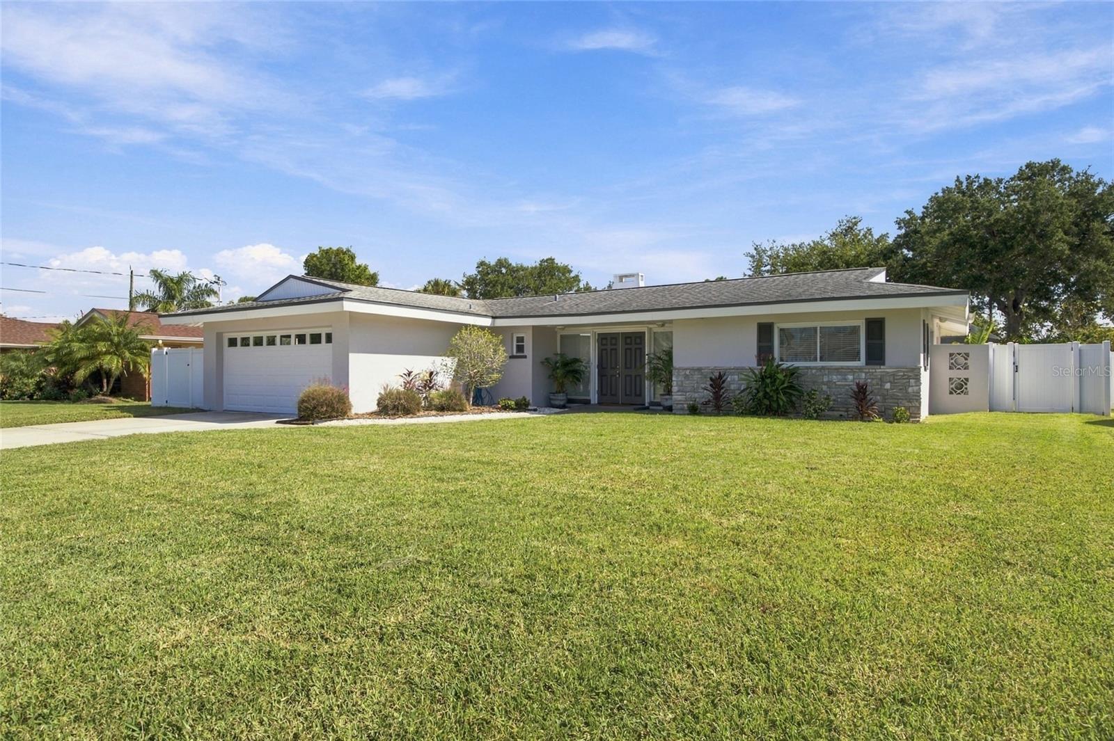 1721 Harbor Cir W — photo