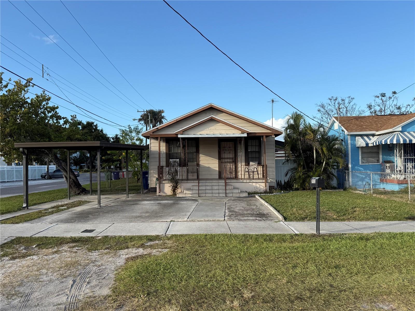 2933 W Walnut St — photo