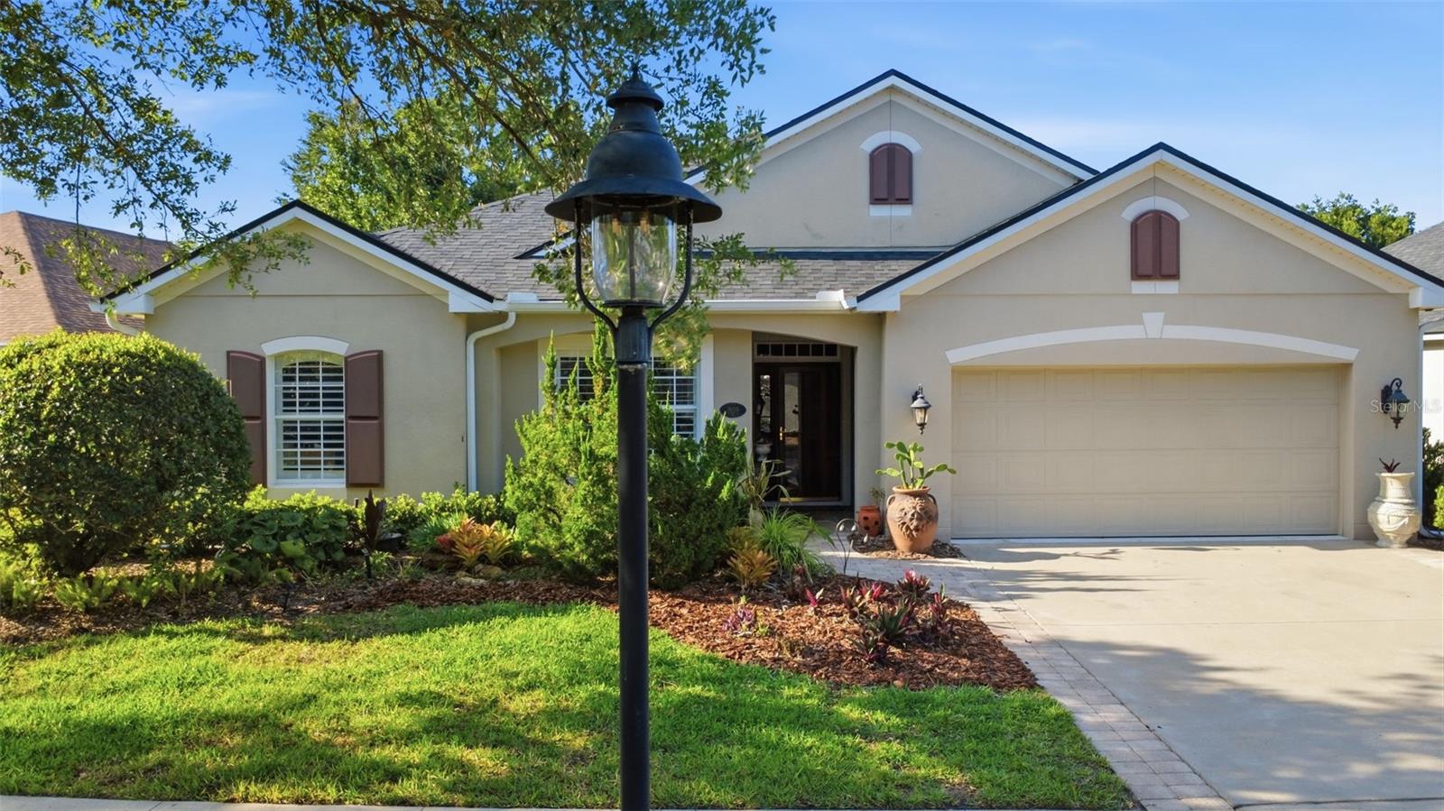 1609 Victoria Gardens Dr — photo