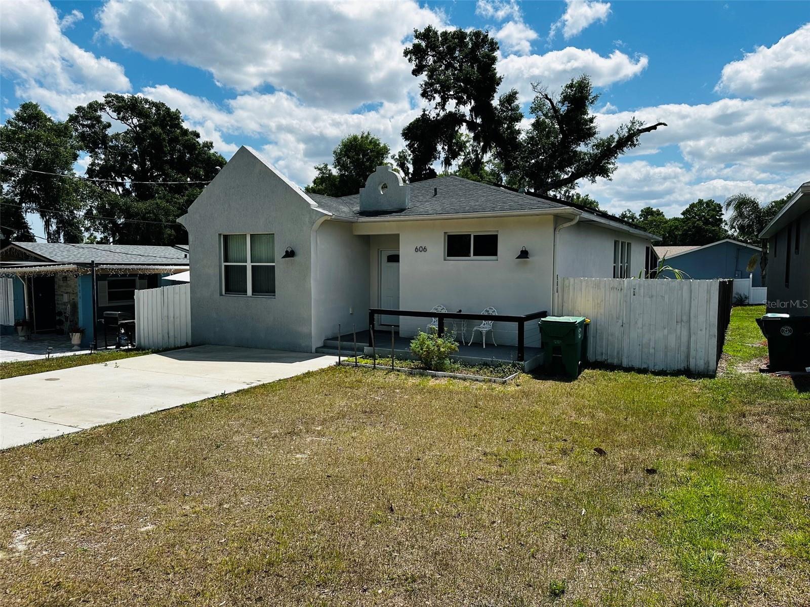 606 W Voorhis Ave — photo