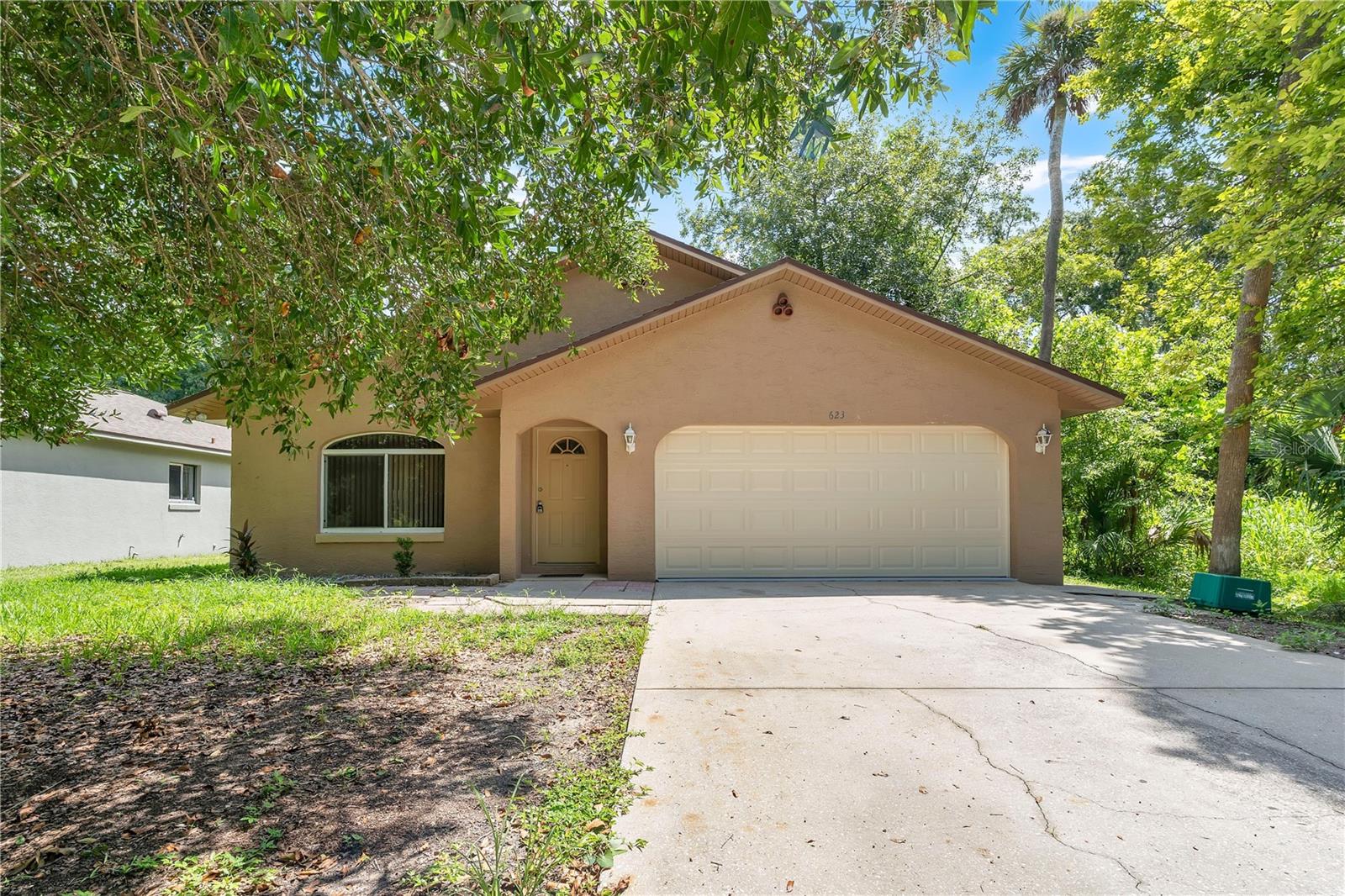 623 Parque Dr — photo